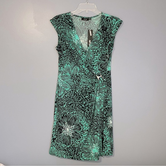 APT 9 Womens Wrap Dress Green Floral Sleeveless V-Neck Buckle Stretch Size MP - Picture 1 of 6